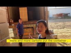 We laden ons speelgoed in de 40HQ container.